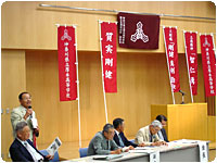 10月21日（土）開催のかながわ校歌祭の説明をする近藤俊二副会長